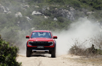 Ford Ranger Raptor thế hệ mới ra mắt, khởi điểm từ 1,299 tỷ đồng